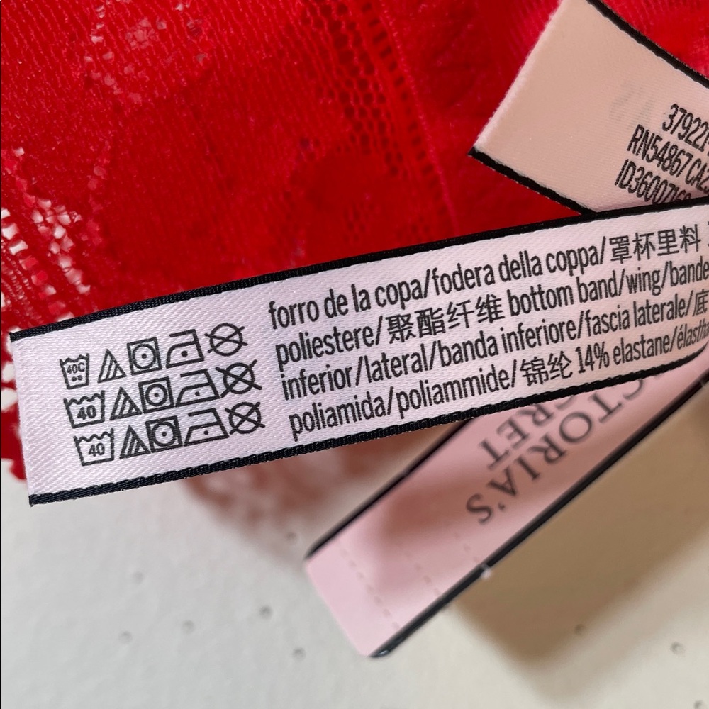 NWT. Victoria's Secret Red Floral Lace Wireless Bralette. Medium. - Picture 10 of 10